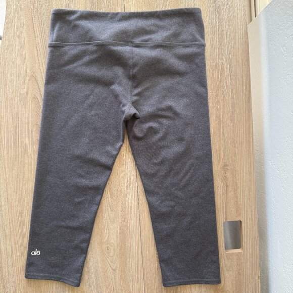 Alo Yoga Airbrush Capri Leggings Heather Gray M - Picture 4 of 11